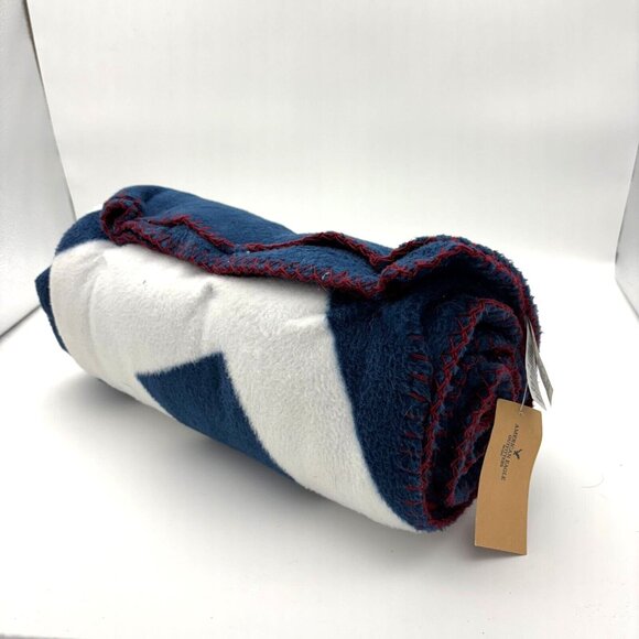 New American Eagle Fleece Throw Blanket Blue, Red, White AEO Dorm College Gift - Picture 1 of 2
